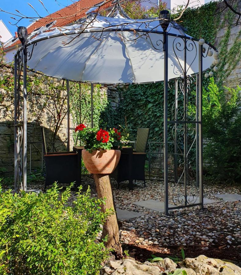 Hotel & Restaurant Sonnenhoefle Sommerhausen Bagian luar foto
